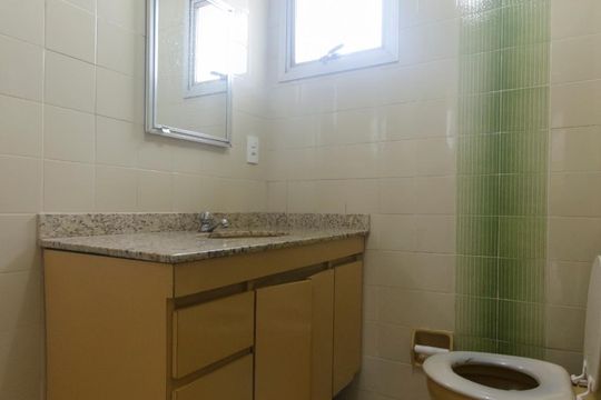 Banheiro de apartamento à venda com 2 quartos, 70m² em Vila Romana, São Paulo
