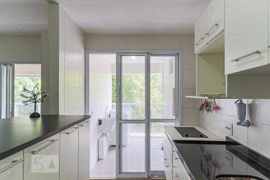 Cozinha de apartamento para alugar com 1 quarto, 48m² em Vila Gertrudes, São Paulo