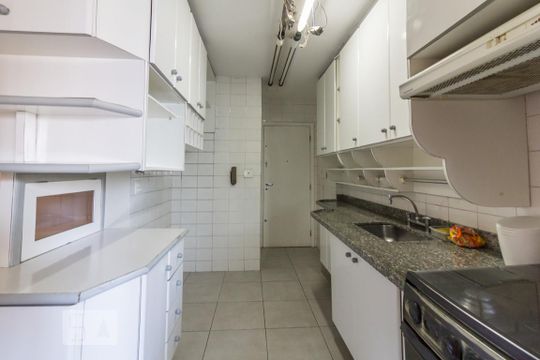 Cozinha de apartamento à venda com 2 quartos, 105m² em Indianópolis, São Paulo