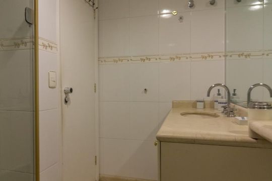 Banheiro de apartamento para alugar com 2 quartos, 66m² em Itaim Bibi, São Paulo