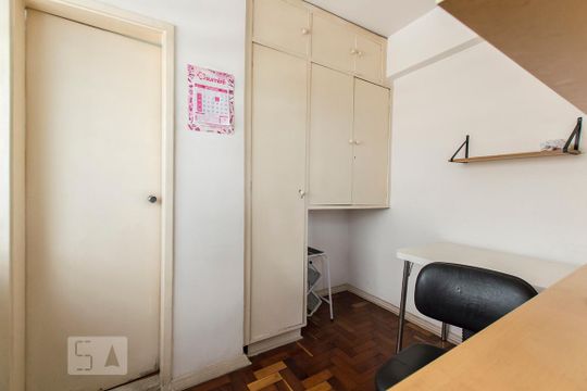Quarto de serviço de apartamento para alugar com 3 quartos, 133m² em Perdizes, São Paulo