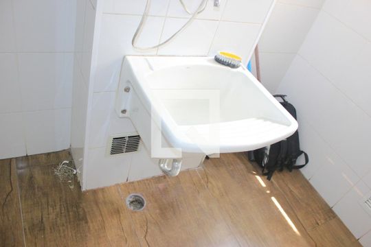 Lavanderia de apartamento para alugar com 2 quartos, 68m² em Jardim Flor da Montanha, Guarulhos