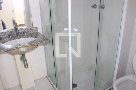 Banheiro  de apartamento para alugar com 2 quartos, 68m² em Jardim Flor da Montanha, Guarulhos