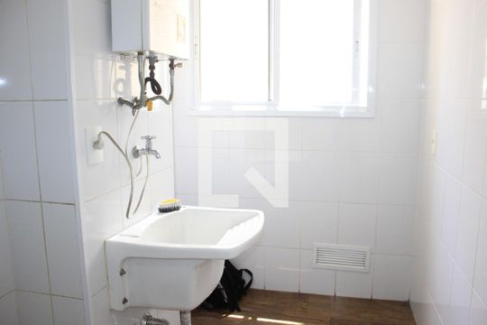 Lavanderia de apartamento para alugar com 2 quartos, 68m² em Jardim Flor da Montanha, Guarulhos