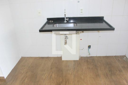 Cozinha de apartamento para alugar com 2 quartos, 68m² em Jardim Flor da Montanha, Guarulhos