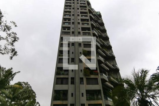 Fachada de apartamento para alugar com 3 quartos, 320m² em Vila Suzana, São Paulo