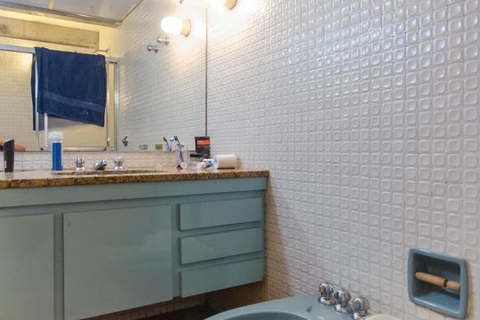 Banheiro Suíte 2 de apartamento à venda com 3 quartos, 330m² em Sumaré, São Paulo