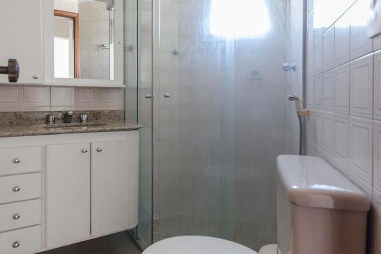 banheiro de apartamento à venda com 2 quartos, 57m² em Santa Teresinha, São Paulo