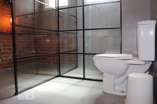 Banheiro da suíte de apartamento à venda com 2 quartos, 107m² em Empresarial 18 do Forte, Barueri