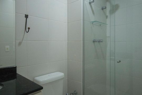 Banheiro de apartamento à venda com 1 quarto, 54m² em Cidade Monções, São Paulo