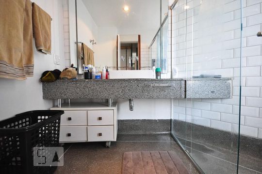 banheiro suíte de apartamento à venda com 1 quarto, 82m² em Vila Suzana, São Paulo