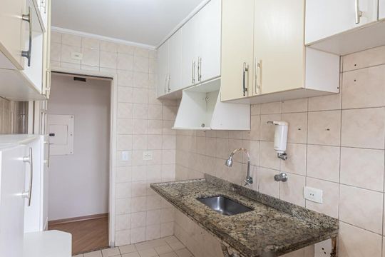 Cozinha de apartamento à venda com 2 quartos, 58m² em Vila Bertioga, São Paulo