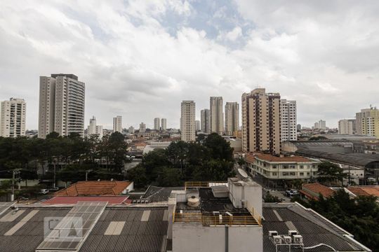 Vista Sala de apartamento à venda com 2 quartos, 58m² em Vila Bertioga, São Paulo