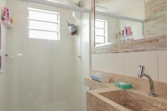 Banheiro de apartamento à venda com 2 quartos, 46m² em Centro, Guarulhos
