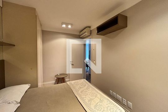 Quarto 1 de apartamento para alugar com 2 quartos, 69m² em Vila Olímpia, São Paulo