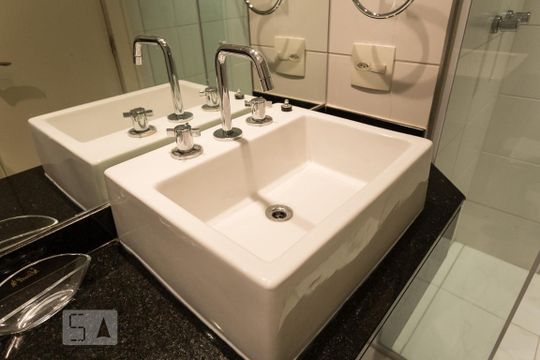 Banheiro de apartamento para alugar com 2 quartos, 72m² em Vila Nova Conceição, São Paulo