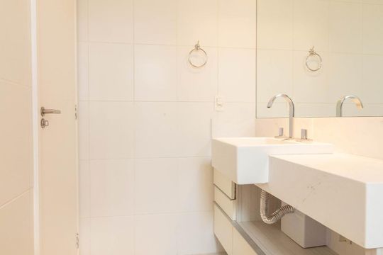 Banheiro de kitnet/studio à venda com 1 quarto, 40m² em Santo Amaro, São Paulo