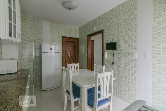 Cozinha de apartamento para alugar com 1 quarto, 75m² em Santo Antônio, São Caetano do Sul