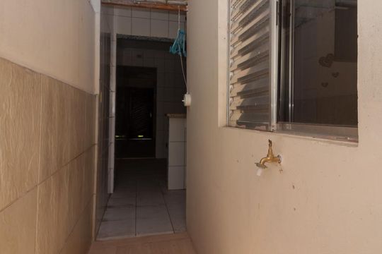 Área de serviço de casa de condomínio para alugar com 2 quartos, 70m² em Jardim Flor do Campo, Guarulhos