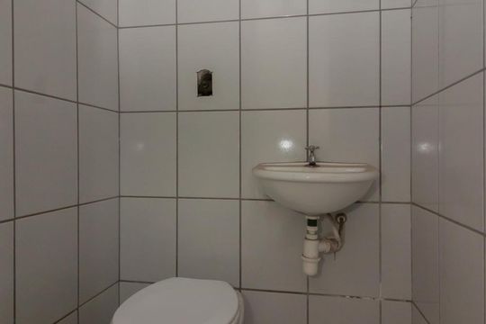 Banheiro de serviço de casa de condomínio para alugar com 2 quartos, 70m² em Jardim Flor do Campo, Guarulhos