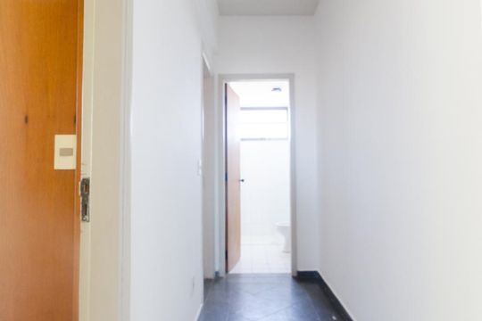 Corredor de apartamento à venda com 3 quartos, 105m² em Cambuí, Campinas