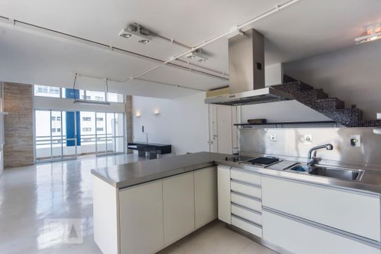 Cozinha de apartamento à venda com 1 quarto, 134m² em Vila Madalena, São Paulo