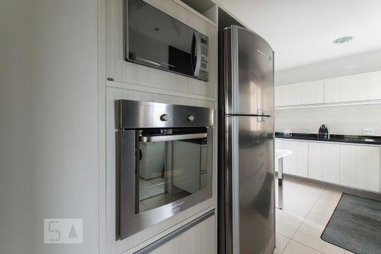 Cozinha de apartamento para alugar com 2 quartos, 100m² em Vila Andrade, São Paulo