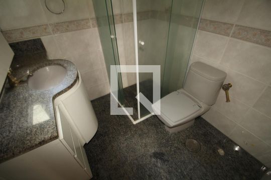 Banheiro de apartamento à venda com 2 quartos, 58m² em Panamby, São Paulo
