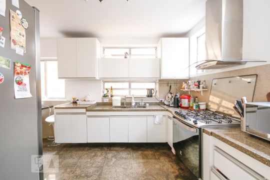 Cozinha  de casa à venda com 4 quartos, 340m² em Ipiranga, São Paulo