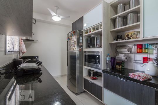Cozinha de apartamento para alugar com 3 quartos, 120m² em Barra Funda, São Paulo