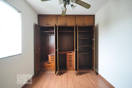 armário do quarto 2 de apartamento para alugar com 2 quartos, 72m² em Vila Andrade, São Paulo