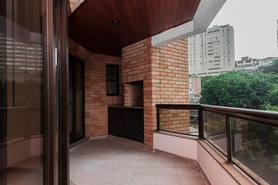 Varanda de apartamento à venda com 4 quartos, 350m² em Sumarezinho, São Paulo