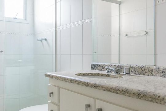 Banheiro de apartamento para alugar com 3 quartos, 112m² em Vila Valparaíso, Santo André