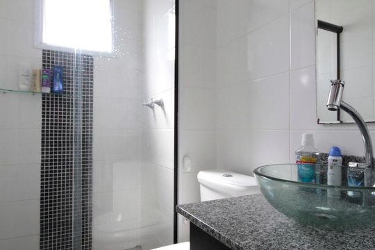 Banheiro de apartamento à venda com 2 quartos, 45m² em Jardim Ibitirama, São Paulo