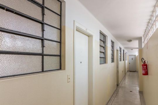 Corredor do andar de kitnet/studio para alugar com 1 quarto, 30m² em Bela Vista, São Paulo