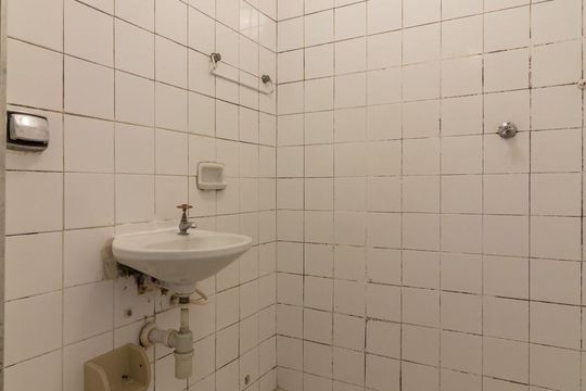 Banheiro de kitnet/studio à venda com 1 quarto, 28m² em Vila Buarque, São Paulo