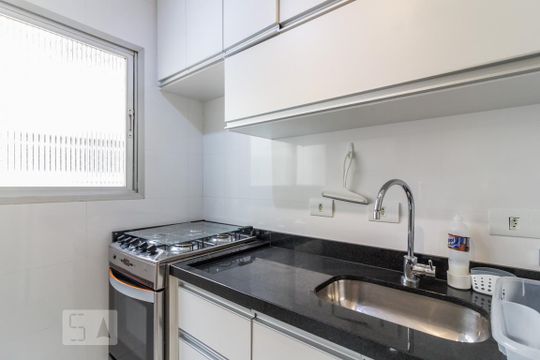 Cozinha de apartamento para alugar com 1 quarto, 50m² em Consolação, São Paulo