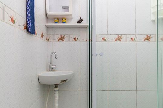 Banheiro de kitnet/studio para alugar com 1 quarto, 17m² em Cidade Vargas, São Paulo