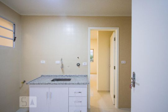Cozinha de apartamento para alugar com 1 quarto, 30m² em Jardim das Acácias, São Paulo