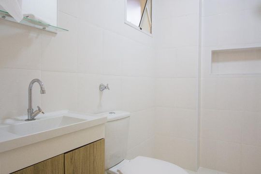 Banheiro de apartamento para alugar com 1 quarto, 30m² em Jardim das Acácias, São Paulo