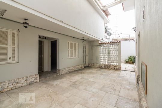 Quintal (atrás da casa) de casa à venda com 4 quartos, 478m² em Pacaembu, São Paulo