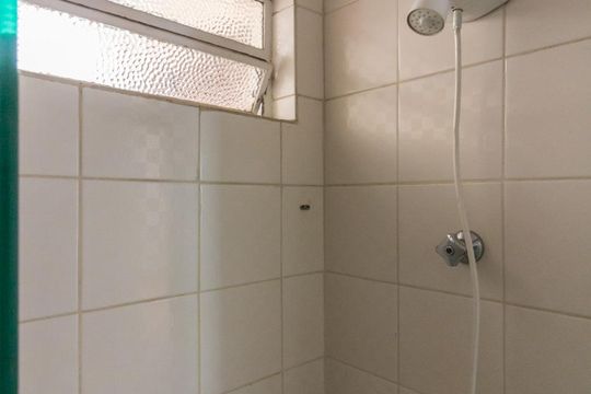 Banheiro de kitnet/studio para alugar com 1 quarto, 40m² em Vila Buarque, São Paulo