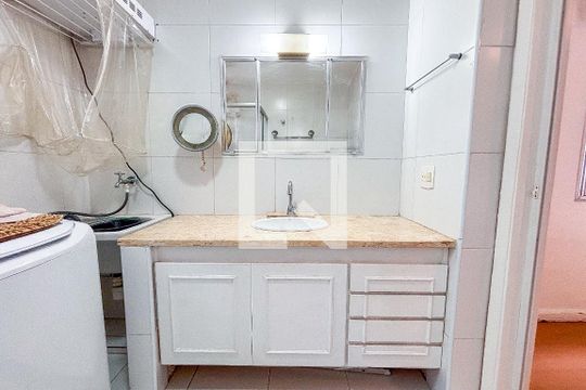 Suíte Banheiro de apartamento à venda com 2 quartos, 80m² em Jardim Paulista, São Paulo