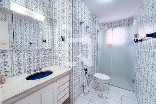 Banheiro social de apartamento à venda com 2 quartos, 80m² em Jardim Paulista, São Paulo