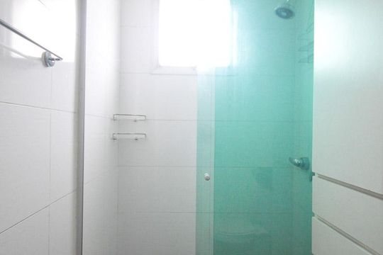 detalhe do banheiro de apartamento à venda com 2 quartos, 70m² em Real Parque, São Paulo