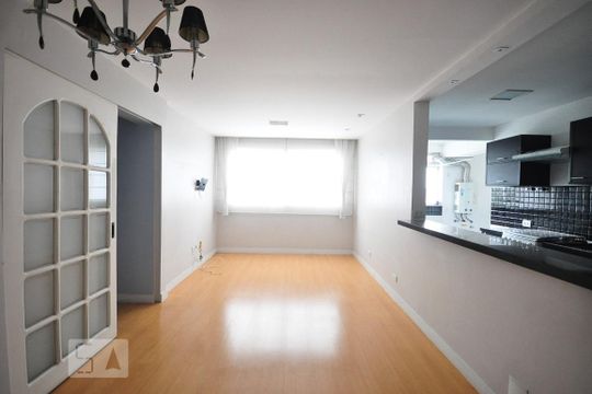 Apartamento à venda com 2 quartos, 70m² em Real Parque, São Paulo