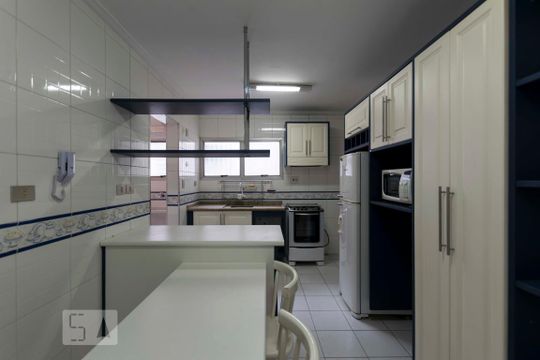 Cozinha de apartamento para alugar com 3 quartos, 133m² em Paraíso, São Paulo