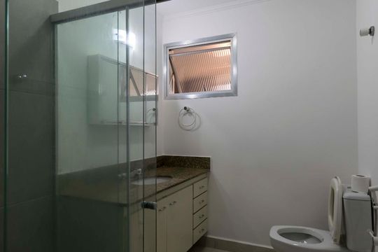 Banheiro social de apartamento para alugar com 3 quartos, 133m² em Paraíso, São Paulo