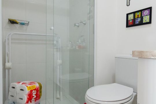 Banheiro social de apartamento para alugar com 2 quartos, 67m² em Centro, Campinas