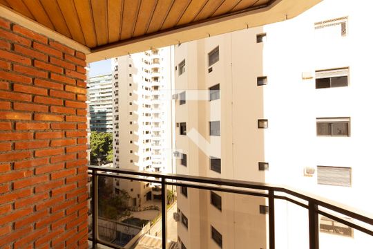 Quarto varanda de apartamento para alugar com 1 quarto, 42m² em Indianópolis, São Paulo